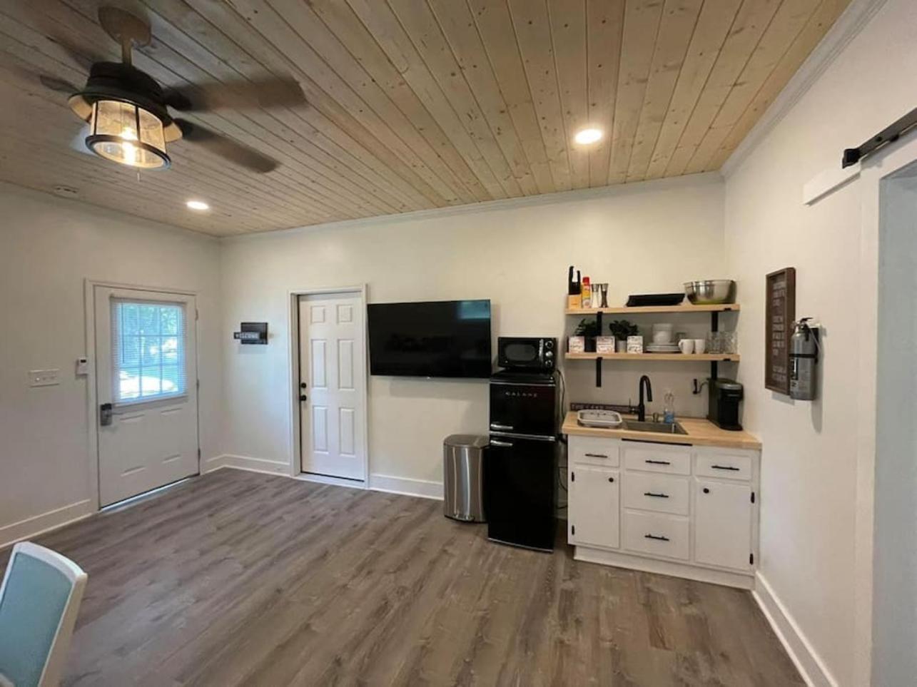 Beautifully Renovated Studio 2 Miles From Marina! Winchester المظهر الخارجي الصورة